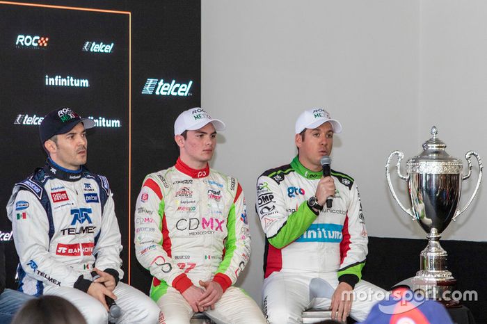 Memo Rojas, Patricio O'Ward y Benito Guerra y el trofeo ROC