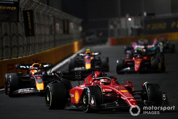 Charles Leclerc, Ferrari F1-75, Max Verstappen, Red Bull Racing RB18, Sergio Pérez, Red Bull Racing RB18