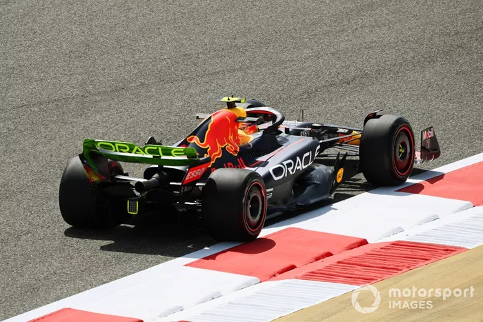Sergio Pérez, Red Bull Racing RB18, con parafina