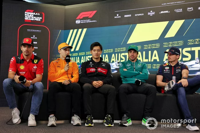 Charles Leclerc, Scuderia Ferrari, Oscar Piastri, McLaren, Zhou Guanyu, Alfa Romeo F1 Team, Fernando Alonso, Aston Martin F1 Team y Max Verstappen, Red Bull Racing, en rueda de prensa