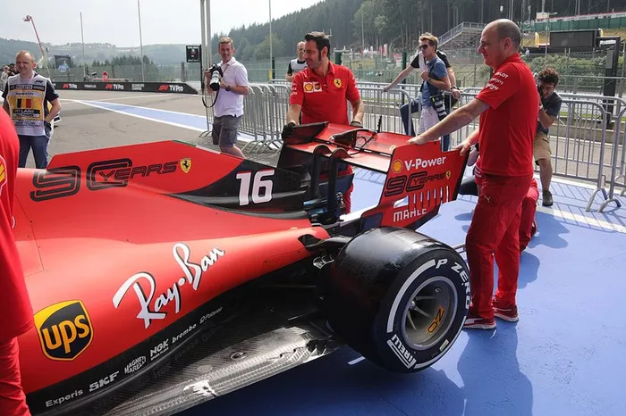 Detalle de la parte trasera del Ferrari SF90