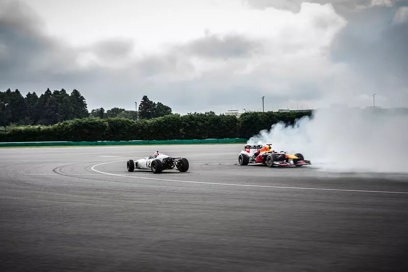 Max Verstappen (RB7) & Takuma Sato, (RA272)