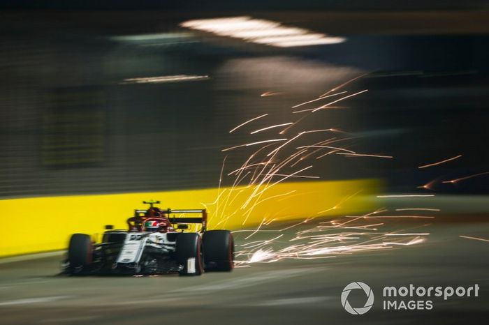 10: Antonio Giovinazzi, Alfa Romeo Racing C38, 1:38.697
