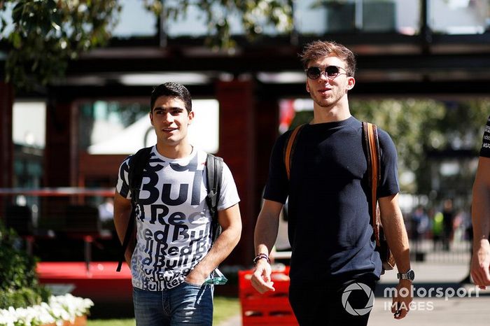 Sergio Sette Camara, reserva de Red Bull Racing, y Pierre Gasly, AlphaTauri