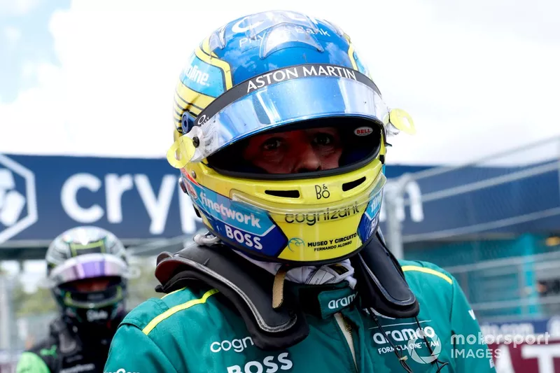 Fernando Alonso, Aston Martin F1 Team, au Parc Ferme après le Sprint