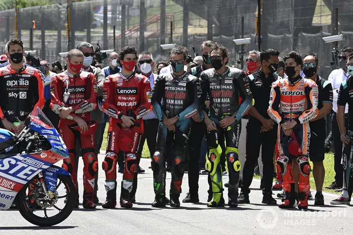 Los pilotos hacen un minuto de silencio para recordar a Jason Dupasquier