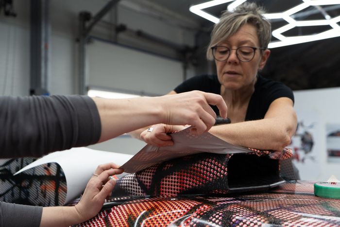 BMW M Hybrid V8 Art Car de Julie Mehretu