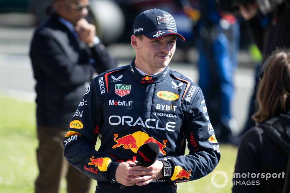 Max Verstappen, Red Bull Racing, 2ª posición, es entrevistado en Parc Ferme