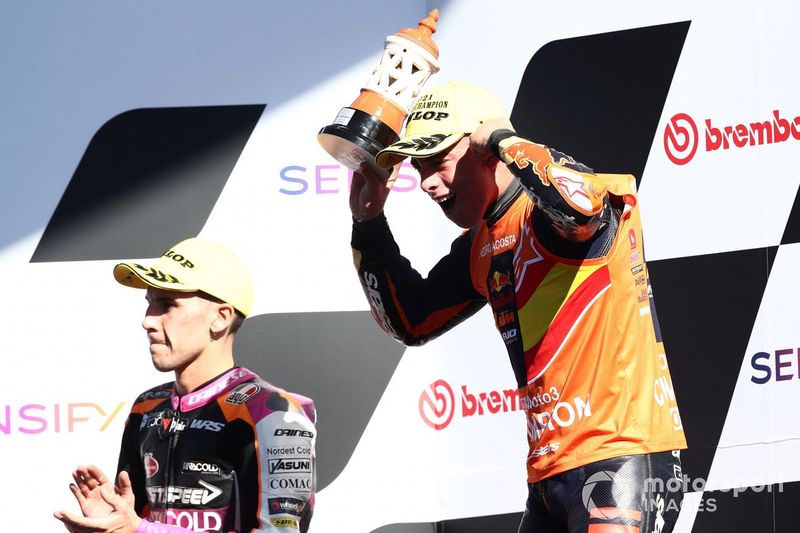 El ganador de la carrera y campeón del mundo Pedro Acosta, Red Bull KTM Ajo