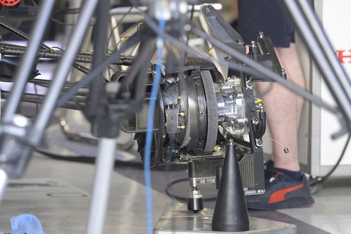 Detalle del freno delantero del Red Bull Racing RB16B