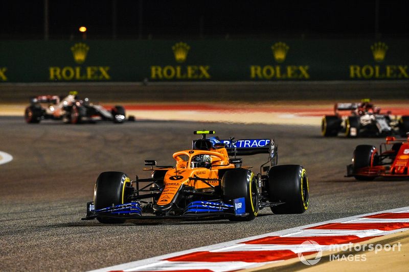 Lando Norris, McLaren MCL35, Sebastian Vettel, Ferrari SF1000