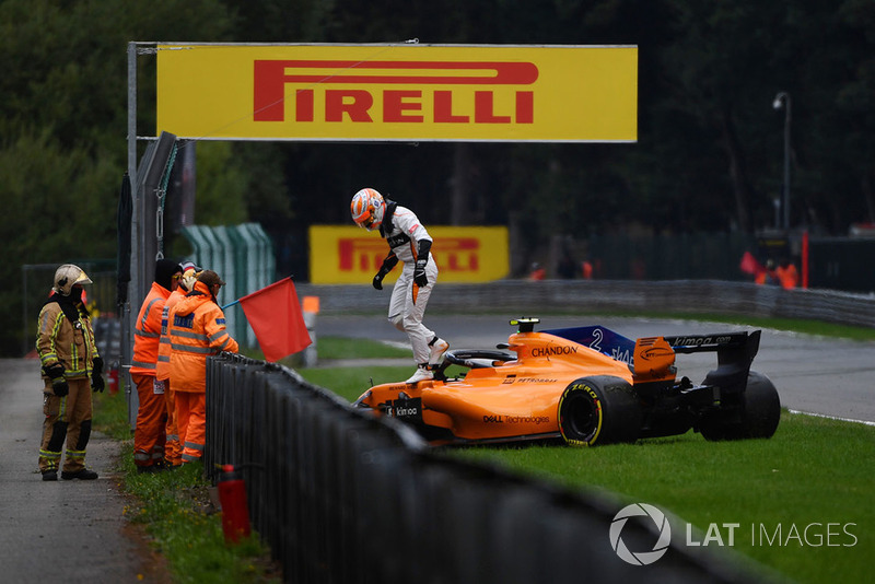 Stoffel Vandoorne, McLaren MCL33 crashed in FP3