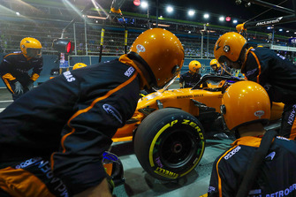 Fernando Alonso, McLaren MCL33, makes a pit stop