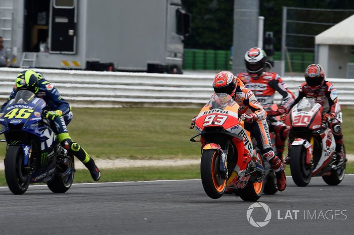 Marc Marquez, Repsol Honda Team, Valentino Rossi, Yamaha Factory Racing, practican la salida