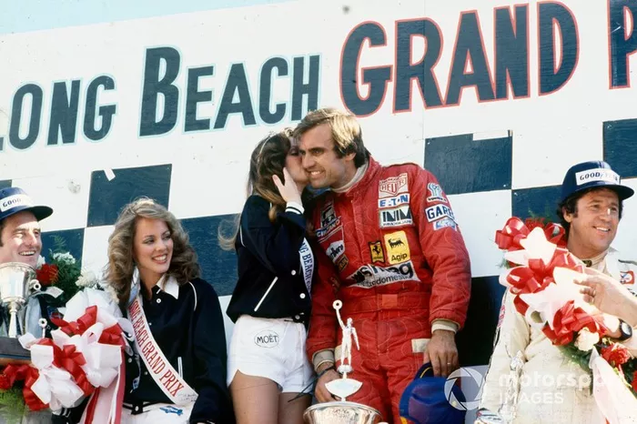 Podyum: Yarış galibi Carlos Reutemann, Ferrari, Miss Long Beach Grand Prix, ikinci sıra Mario Andretti, Lotus, üçüncü sıra Patrick Depailler, Tyrrell