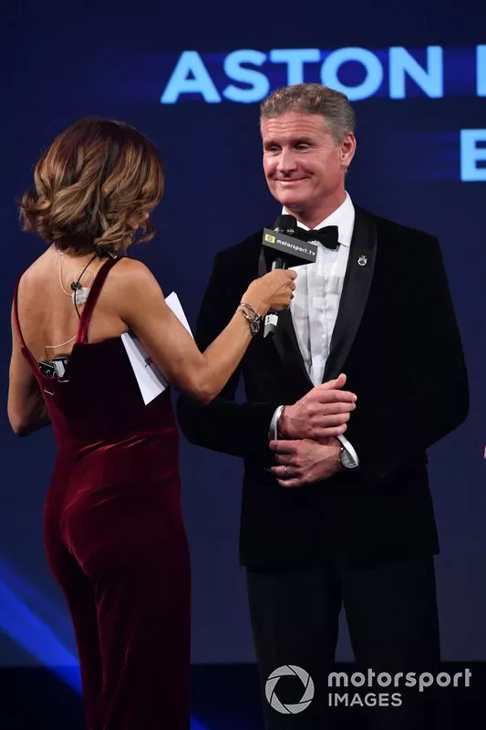 Presentatore David Coulthard sul palco per presentare l'Aston Martin Autosport BRDC Young Driver Award