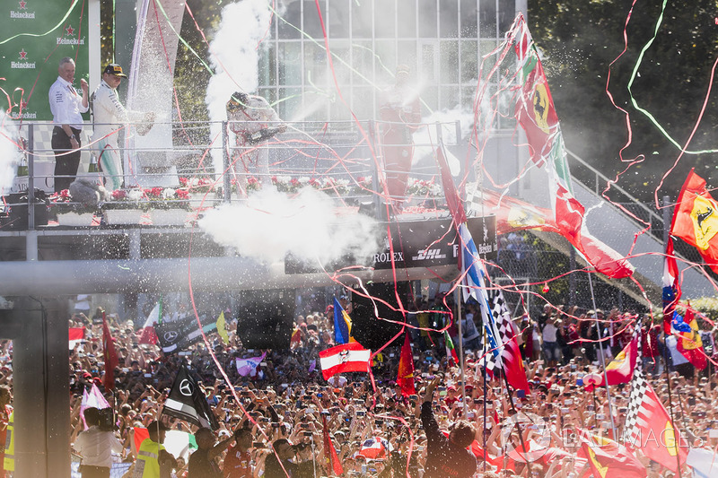 Second place Valtteri Bottas, Mercedes AMG F1, Race winner Third place Lewis Hamilton, Mercedes AMG F1 Sebastian Vettel, Ferrari, celebrate on the podium, Champagne