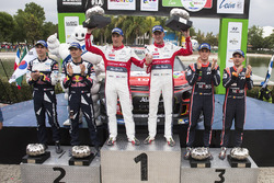 Podium: ganadores, Kris Meeke, Paul Nagle, Citroën World Rally Team, segundos, Sébastien Ogier, Juli