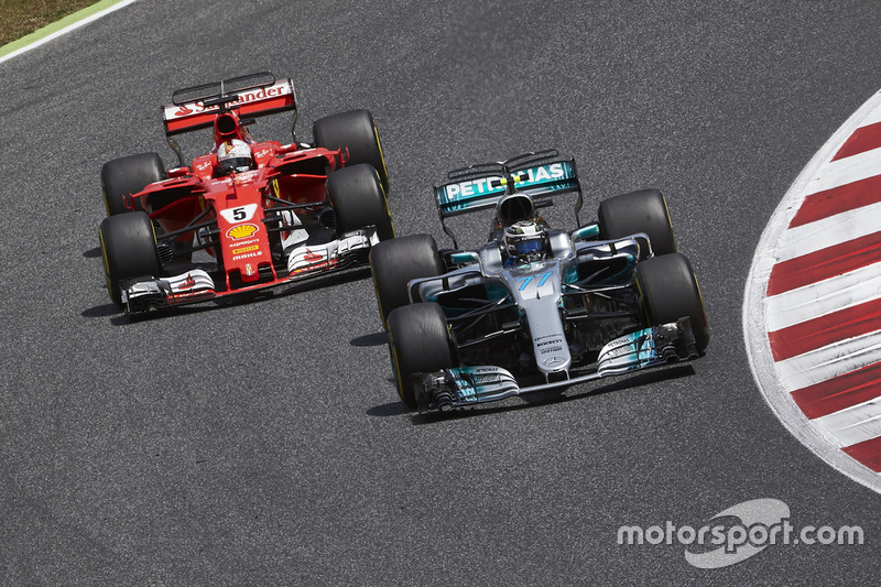 Valtteri Bottas, Mercedes AMG F1 W08, Sebastian Vettel, Ferrari SF70H