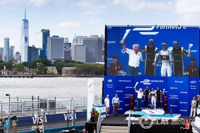 Podio: ganador de la carrera Sam Bird, DS Virgin Racing, segundo lugar Jean-Eric Vergne, Techeetah, tercer lugar Stéphane Sarrazin, Techeetah