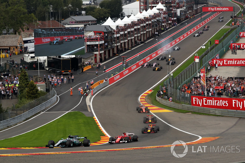 Arrancada en Eau Rouge
