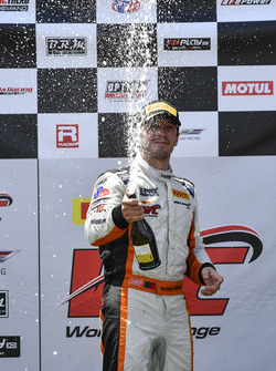 Podium: race winner Alvaro Parente, K-Pax Racing