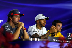 Fernando Alonso, McLaren, Lewis Hamilton, Mercedes AMG F1 et Jolyon Palmer, Renault Sport F1 Team en conférence de presse