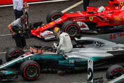 El poleman Lewis Hamilton, Mercedes AMG F1, celebrando en parc ferme
