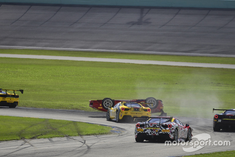 #124 Ferrari of Long Island Ferrari 488 Challenge: Jerome Jacalone, crash