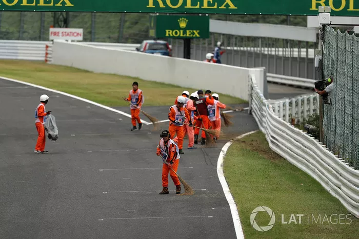 Comisarios barren Suzuka