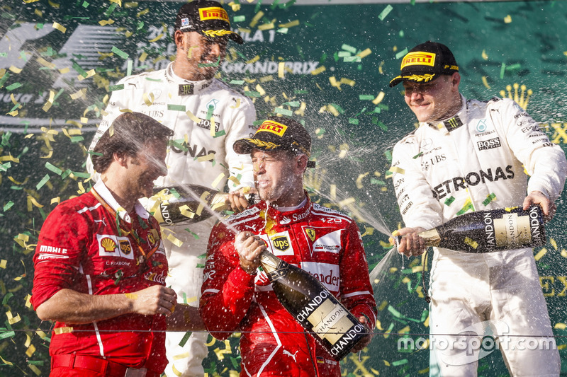 Себастьян Феттель, Ferrari, Льюіс Хемілтон, Валтері Боттас, Mercedes AMG, Луіджі Фрабоні, Ferrari, і шампанське