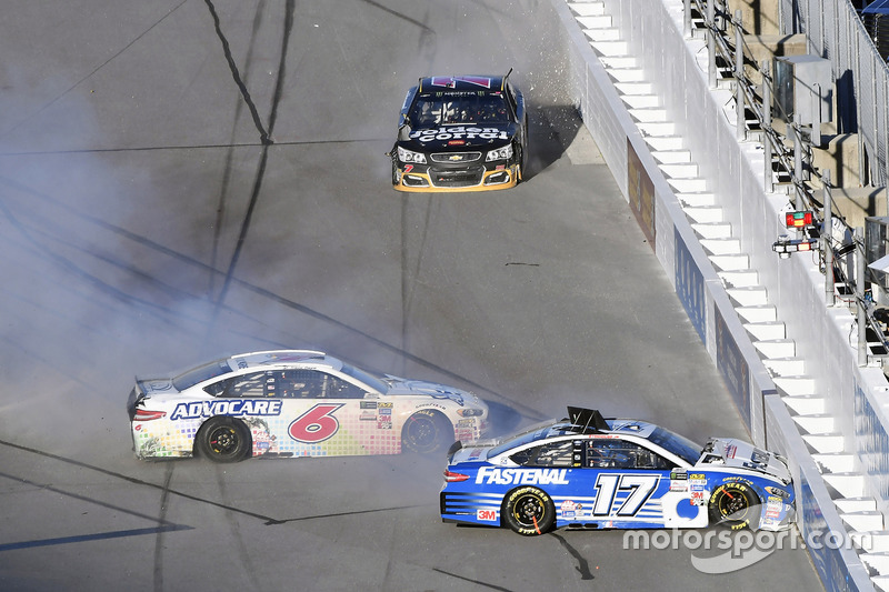 7. Ricky Stenhouse Jr., Roush Fenway Racing Ford y Trevor Bayne, Roush Fenway Racing Ford