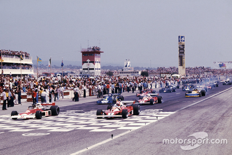 Polesitter James Hunt, McLaren M23 Ford, Niki Lauda Ferrari 312T2