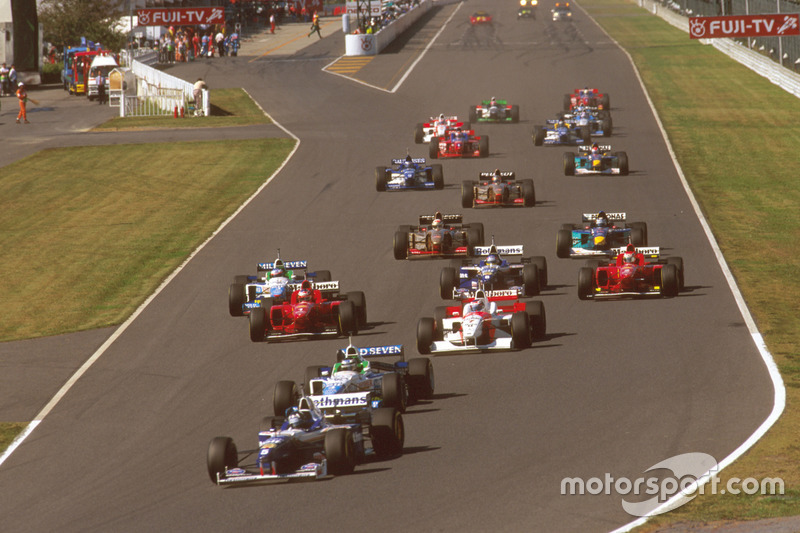 Arrancada Damon Hill, Williams FW18 Renault lidera a Gerhard Berger, Benetton B196 Renault