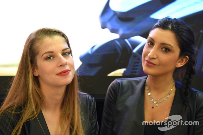Las chicas en el Salón del Automóvil de Bolonia 2017