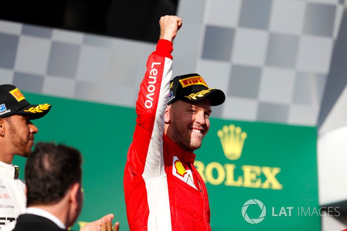 Podio: ganador de la carrera Sebastian Vettel, Ferrari,