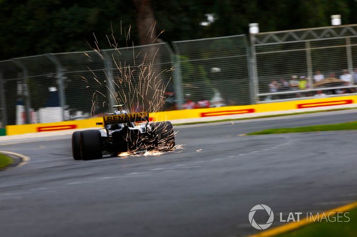 Carlos Sainz Jr., Renault Sport F1 Team R.S. 18., saca chispas