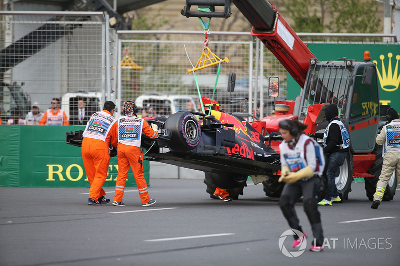 The crashed car of Max Verstappen, Red Bull Racing RB14 is recovered