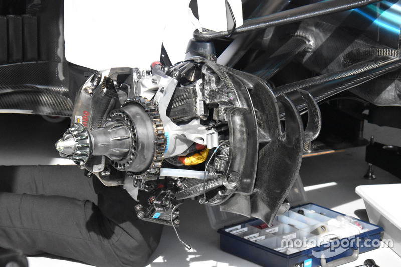 Detalle del freno delantero del Mercedes AMG F1 W09