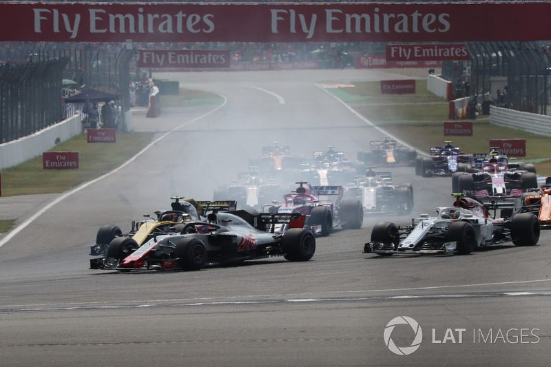 Ромен Грожан, Haas F1 Team VF-18, Карлос Сайнс-мол., Renault Sport F1 Team R.S. 18 та Шарль Леклер, Sauber C37