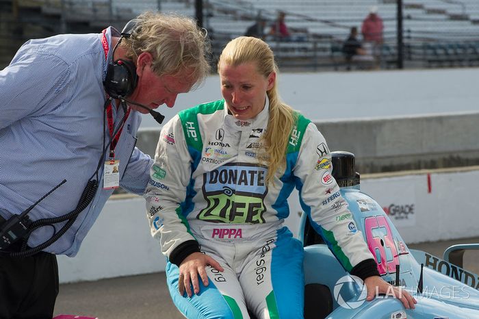 Dale Coyne comforts Pippa Mann after failing to make the field, Dale Coyne Racing Honda