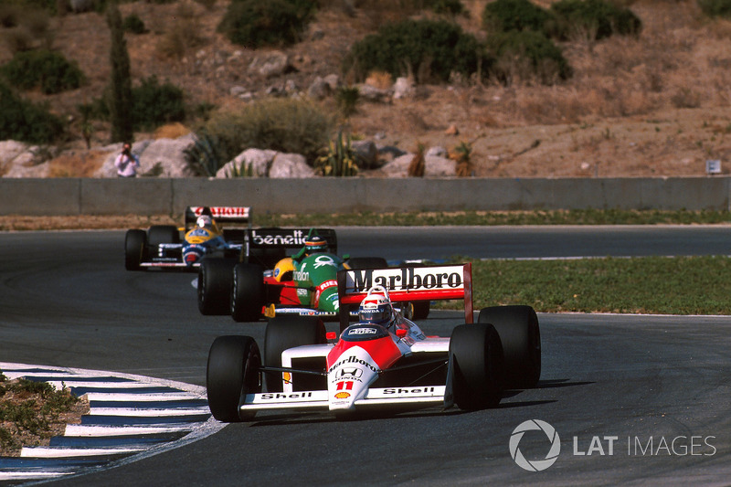 Alain Prost, McLaren MP4/4 leads Thierry Boutsen, Benetton B188 and Nigel Mansell, Williams FW12