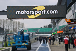 Motorsport.com signage on pitlane