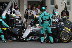 Lewis Hamilton, Mercedes AMG F1 W07 Hybrid makes a pit stop