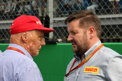 Niki Lauda, Mercedes Geschäftsführer mit Paul Hembery, Pirelli Motorsportdireketor