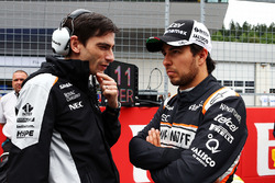 Sergio Perez, Sahara Force India F1 met engineer Tim Wright