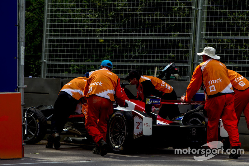 Crash, Sam Bird, DS Virgin Racing