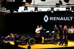 Frederic Vasseur, racing director Renault Sport Racing F1 team, Carlos Ghosn, Renault President, Jol