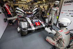 #1 Porsche Team Porsche 919 Hybrid: Timo Bernhard, Mark Webber, Brendon Hartley