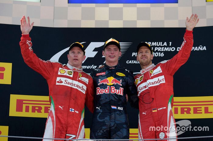 Rodeado de color rojo